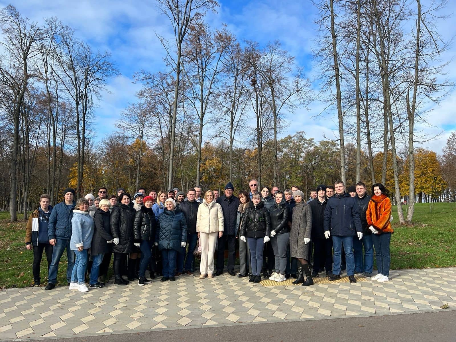 Сотрудники АО «Протон» высадили 25 рябин в Парке Победы